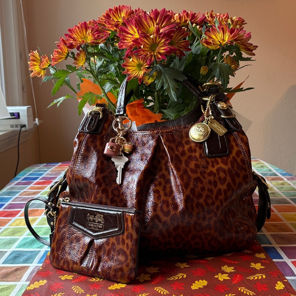 🐆 COACH VINTAGE  PATIENT LEATHER BAG WITH NWT BAG  CHARM 🐆 - Picture 4 of 14